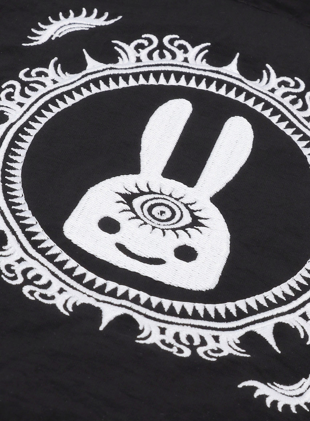 目の刺繍巾着バッグ